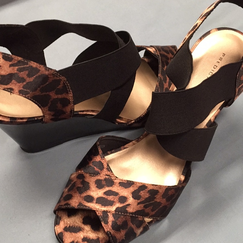Black leopard wedges